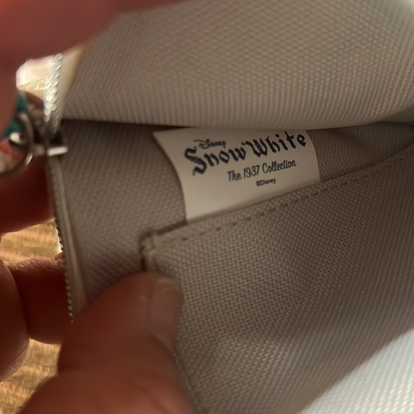 Disney x Besame Snow White & Seven Dwarfs Makeup Bag Wallet - Picture 4 of 4